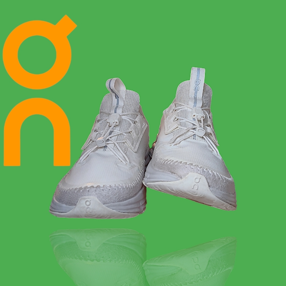ON CLOUDAWAY Sneaker Women's Size 9  Very Good Condition
